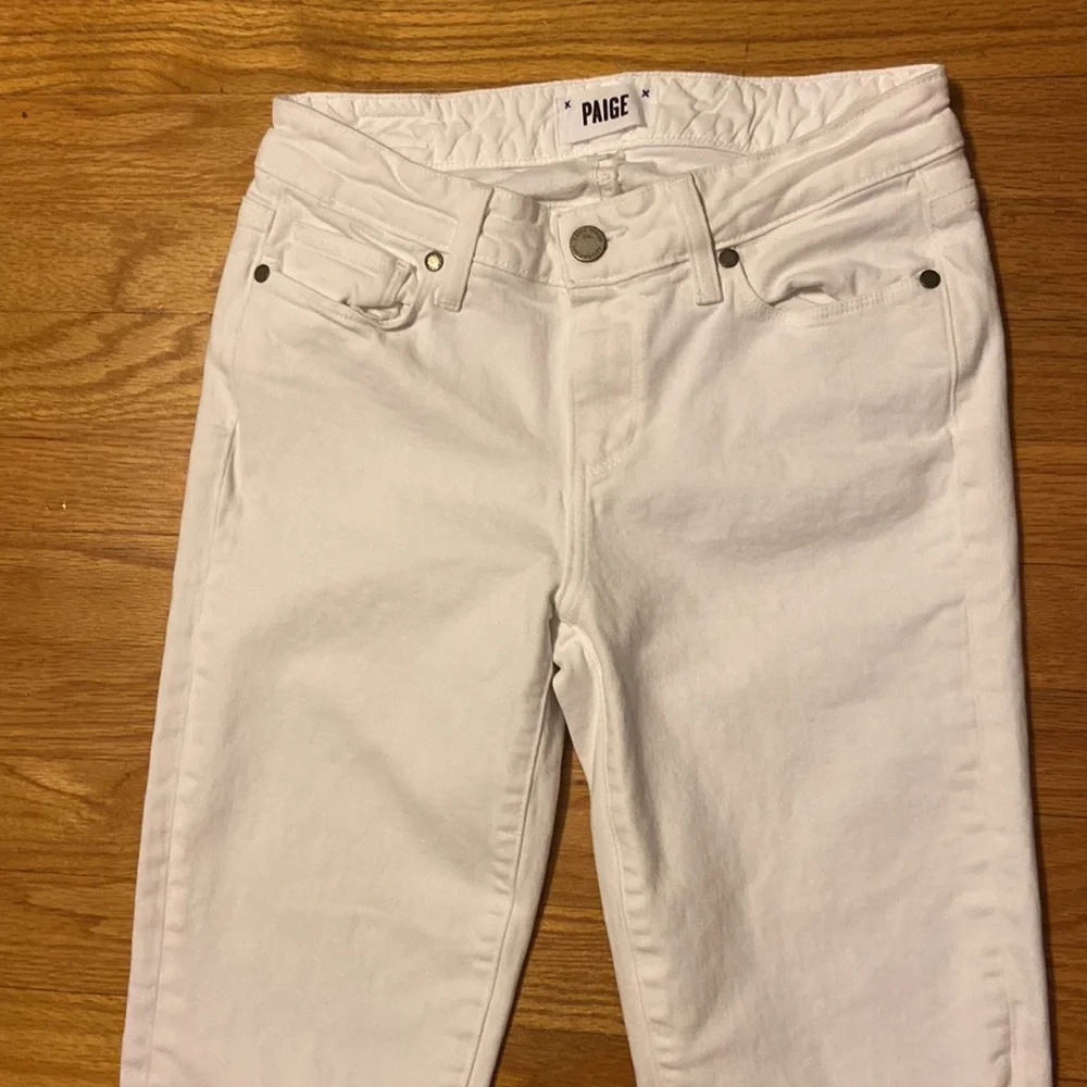 PAIGE Skyline Crop Skinny Jeans in Optic White. Size 27